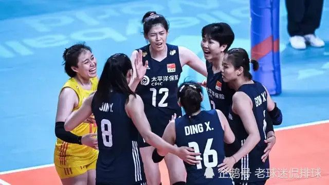 美女被鬼压床脱内衣内裤视频